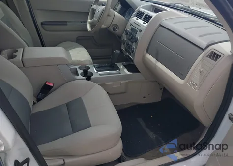 2008 Ford Escape Xlt z USA, uszkodzony, nr VIN 1FMCU93128KD21639